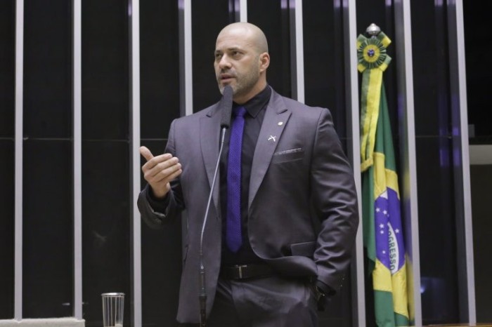 Daniel Silveira contesta decisão de Alexandre de Moraes e recebe apoio de aliados
