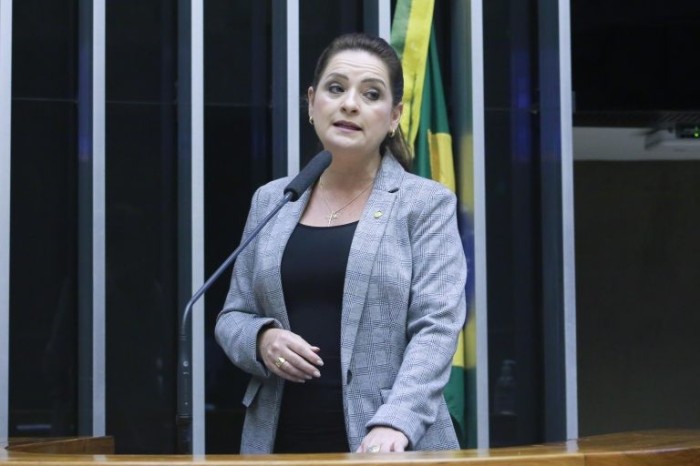 Projeto obriga empresas de ônibus e metrô a reparar passageiro por furto ou roubo no deslocamento