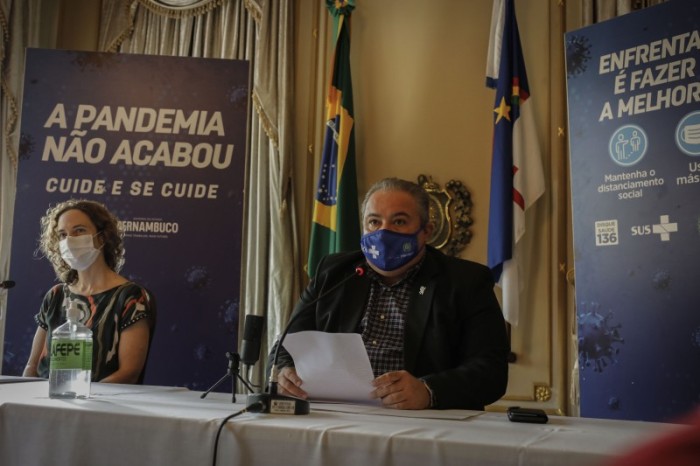 Máscaras permanecem obrigatórias nos ônibus e terminais de passageiros em Pernambuco