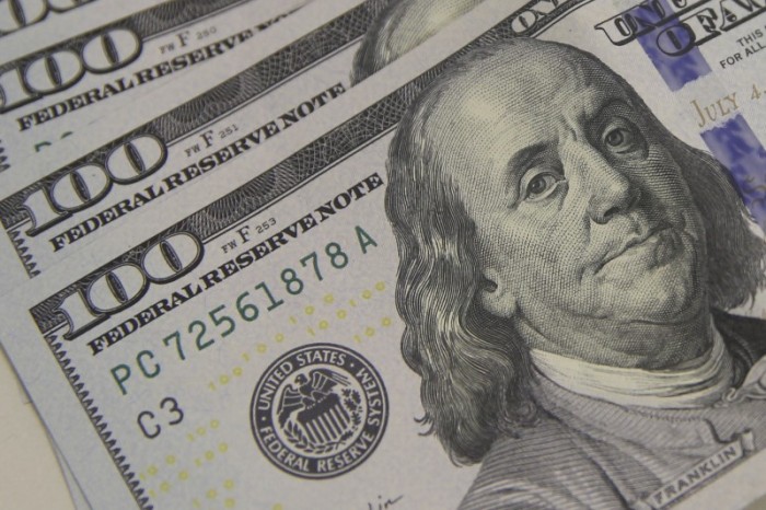 Dólar sobe para R$ 4,78 após aumento de ataques russos