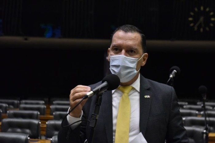 Proposta autoriza poda de árvores quando houver risco de acidente