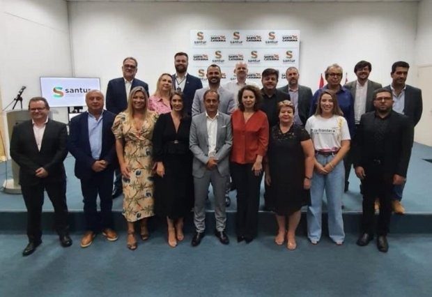 Novos membros do Conselho Estadual de Turismo tomam posse em cerimônia realizada na Santur