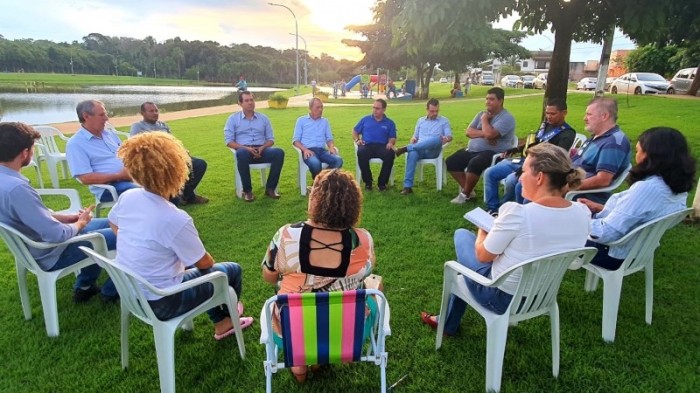 Prefeito Miguel Vaz e secretários participam de reunião com presidentes de bairros