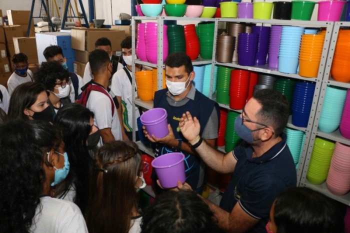 Educa+Amazonas: alunos da rede estadual participam de visita técnica do projeto ‘Da escola para o trabalho’