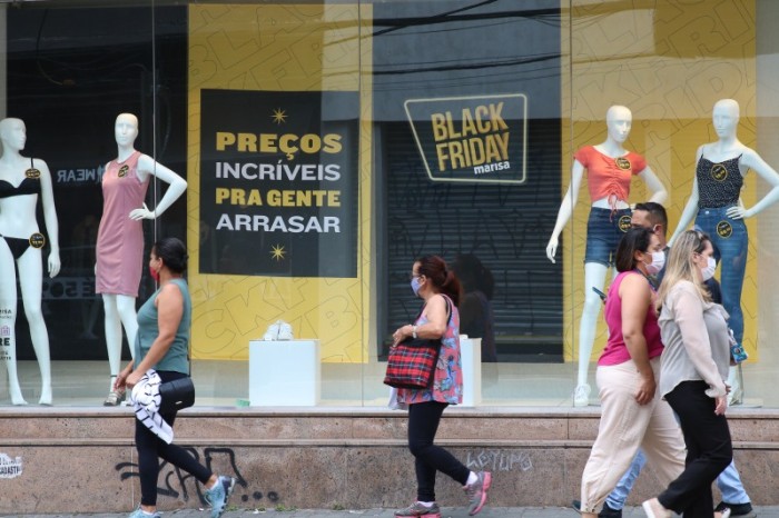 FGV: confiança do comércio cai 0,2 ponto em março