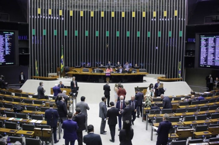 Câmara aprova PEC das candidaturas femininas