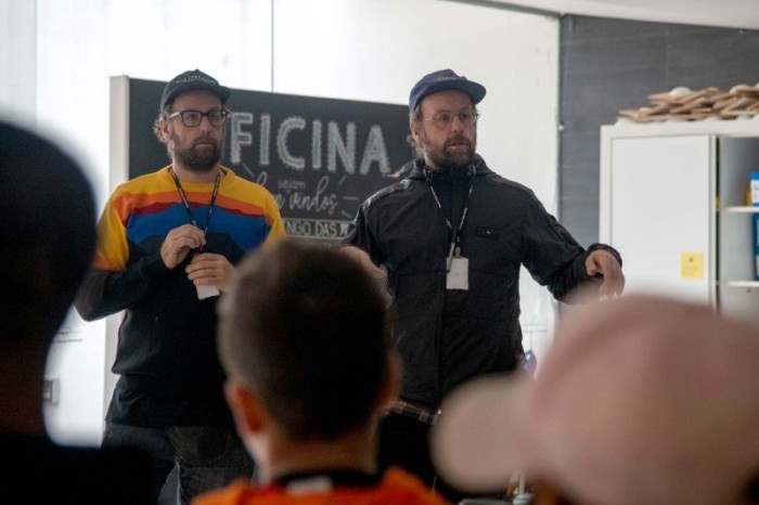 MON e TJPR promovem oficina de desenho com OSGEMEOS para adolescentes de instituições sociais