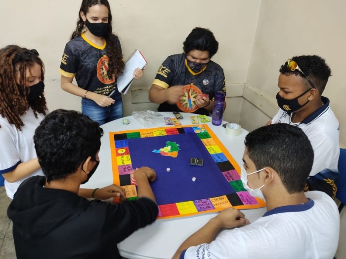 Projeto apoiado pelo Governo do Amazonas cria jogos de tabuleiro para aulas de Geografia
