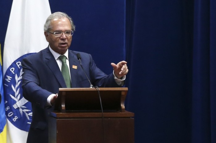 Ministro se reúne com ministra da Economia da Espanha