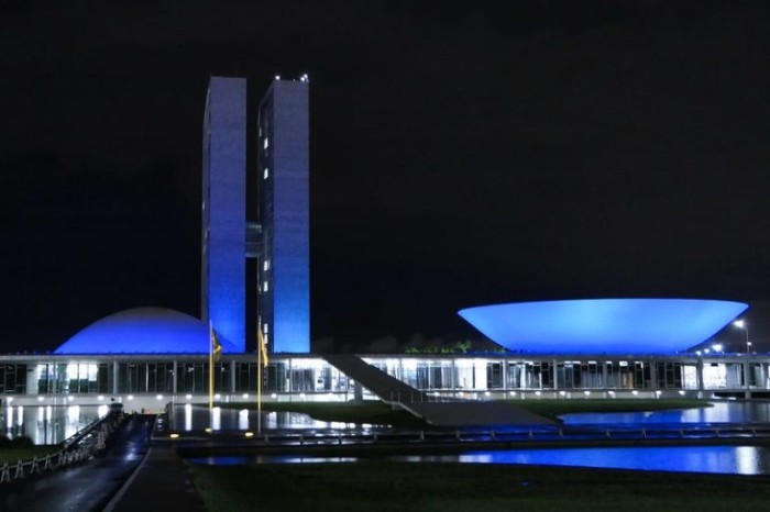 Congresso recebe iluminação azul para celebrar o Dia Mundial de Conscientização do Autismo