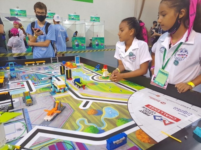 Alunas de Lucas do Rio Verde levam 1º lugar em campeonato de robótica em Brasília