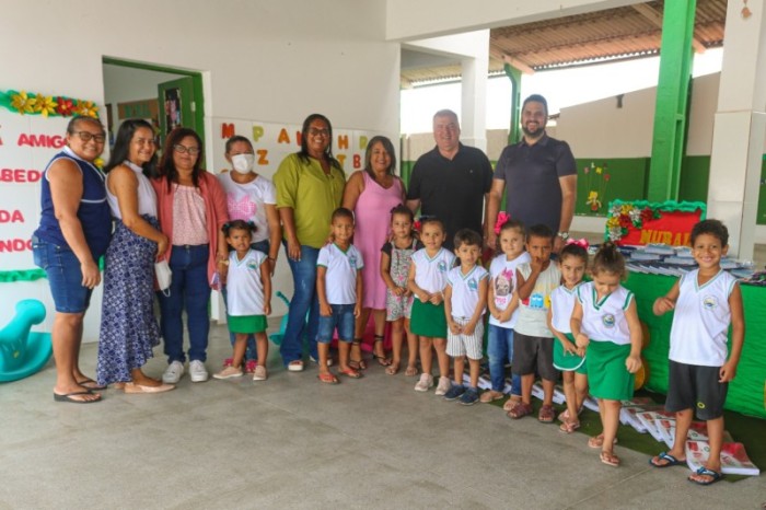Educação faz entrega de materiais didáticos aos alunos municipais
