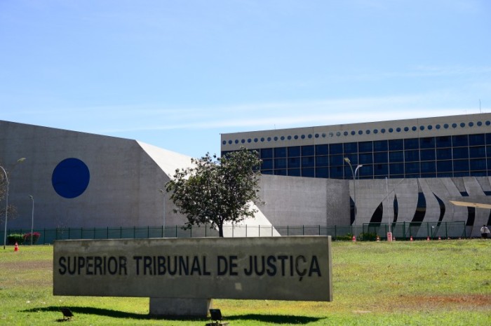 Não é preciso nudez para caracterizar exposição de menor, decide STJ