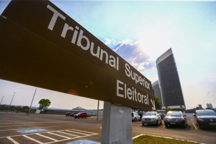 Normas para substituição de candidatos devem ser publicadas até hoje