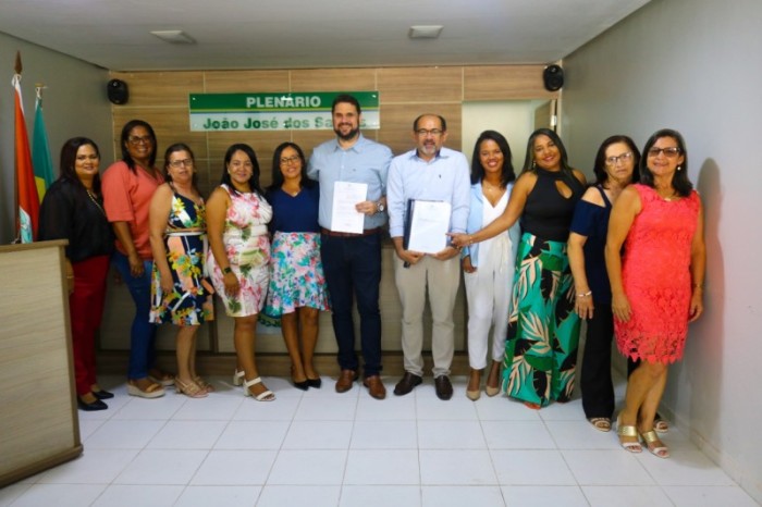 Em solenidade, Referencial Curricular da Rede Pública de Ensino de Piaçabuçu é homologado