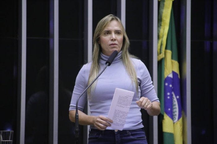 Proposta autoriza a venda de combustíveis por cooperativas aos motoristas de aplicativos