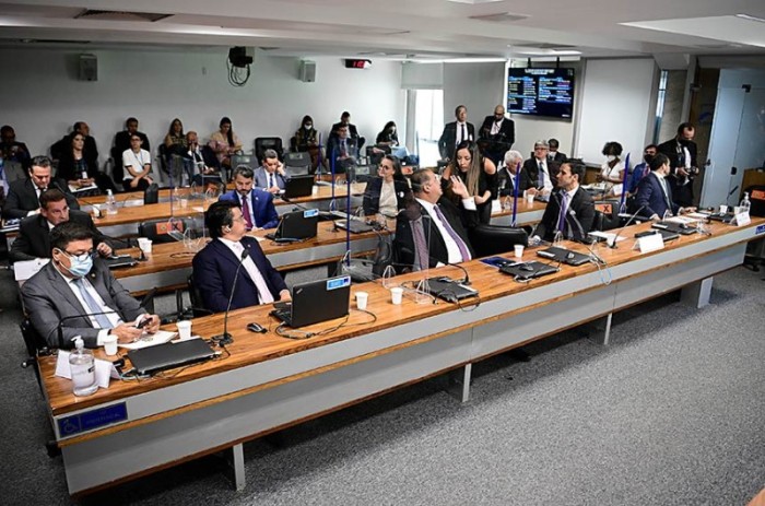 Indicados à ANP são aprovados na CI, após respostas a senadores sobre crise do petróleo