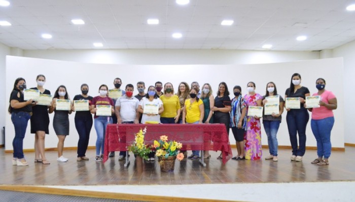 Educação certifica alunos de cursos de intérprete de libras