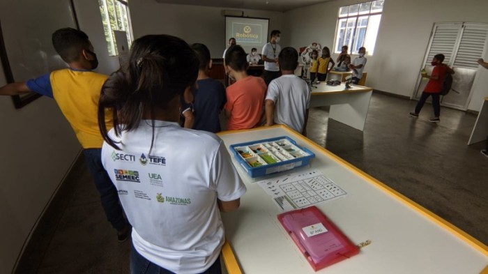 CEST/UEA e Laboratório de Robótica de Tefé lançam Projeto Robótica Itinerante no município