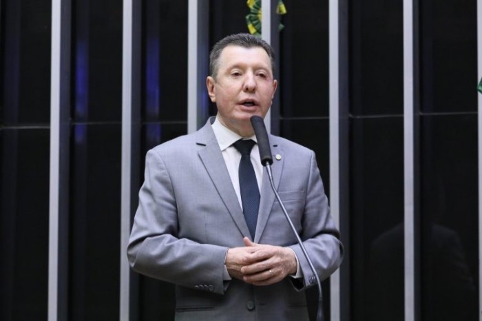 Proposta torna crime a violação de lápide de túmulo e exige reparação