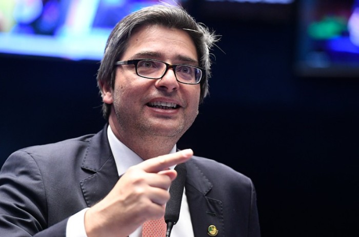 Portinho protocola pedido de CPI sobre FIES e escolas inacabadas