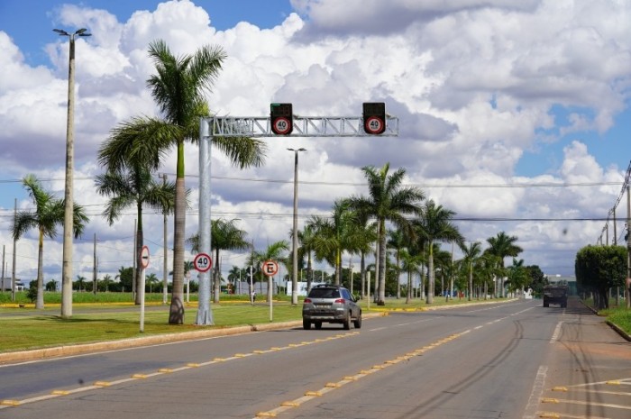 Multas por excesso de velocidade nas lombadas eletrônicas começam nesta sexta-feira (15)