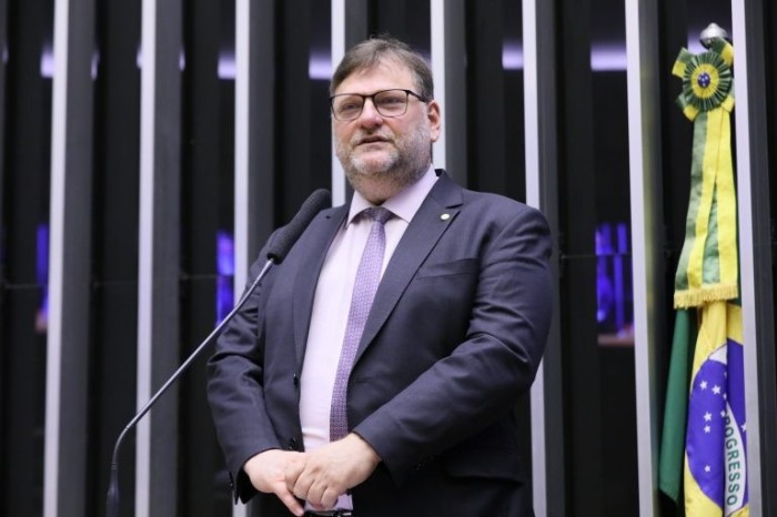 Projeto determina que programas para gestantes adolescentes respeitem liberdade de planejamento familiar