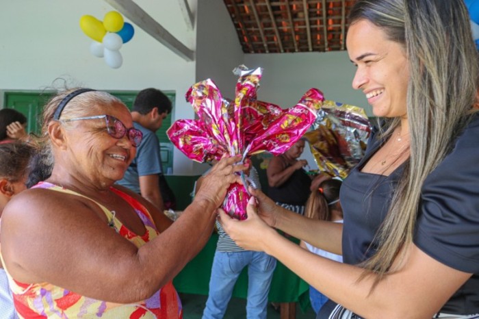 Semana de Páscoa: Prefeitura distribui ovos para beneficiários dos Programas Criança Feliz, Grupos de Idosos e de Mulheres