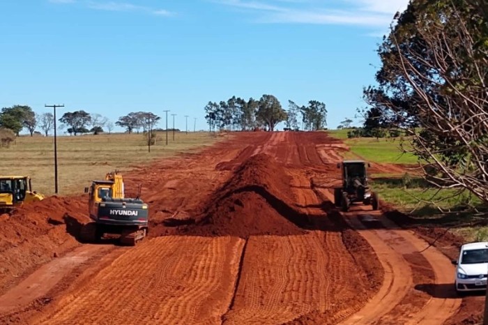 Com apoio do Estado, consórcio municipal recupera estradas rurais do Noroeste