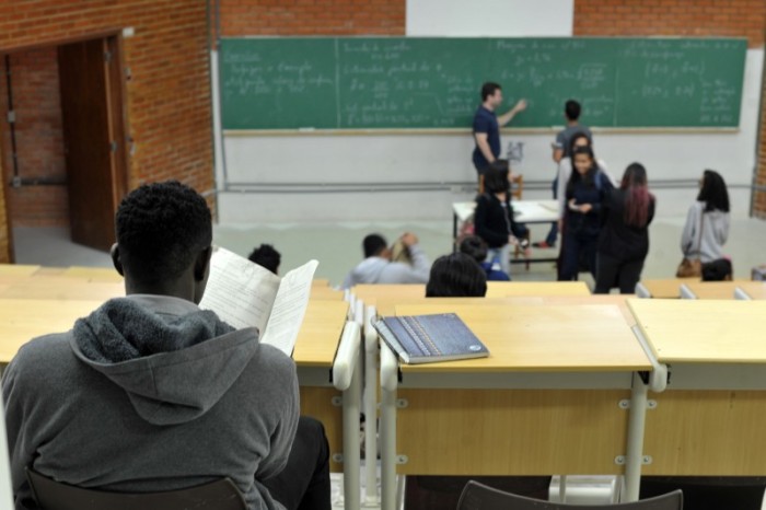 Lei de cotas ajuda a reduzir desigualdades, diz universidade americana