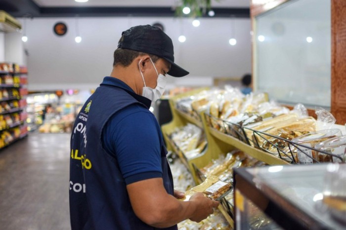 Procon-AM apreende mais de 30 Kg de produtos em supermercado no Centro de Manaus