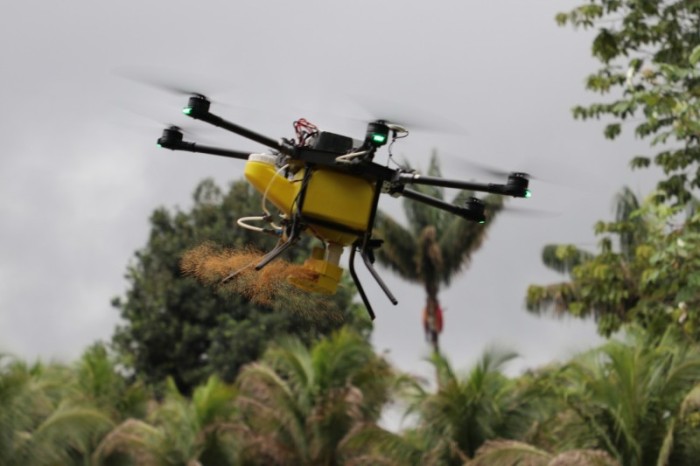 Malária: Saúde acompanha ação teste com aplicação de biolarvicida por drone em tanques de piscicultura em Manaus