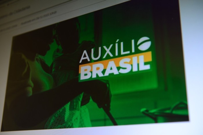 Caixa paga Auxílio Brasil a beneficiários com NIS final 3