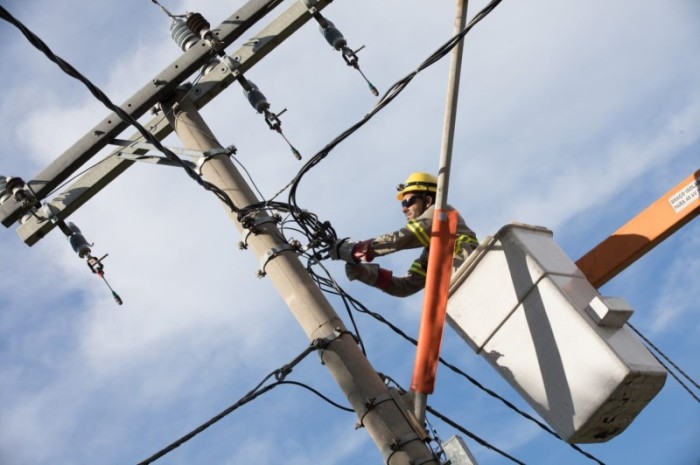 Inscrições do concurso para eletricista de distribuição da Cemig começam em 20/4