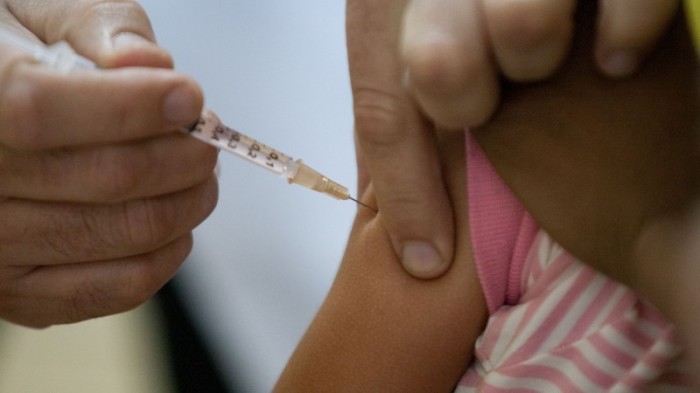Vacinação infantil contra gripe e sarampo é antecipada para a segunda, dia 25