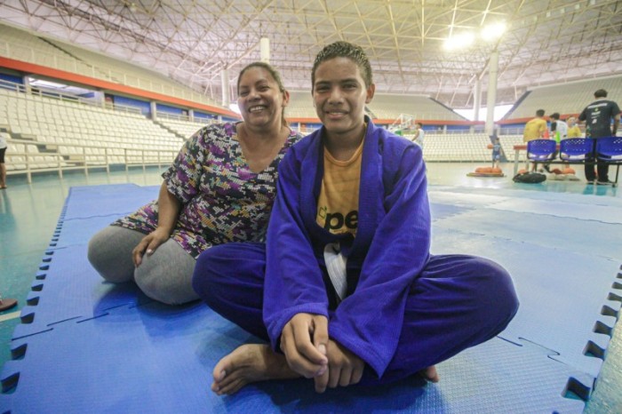 Mãe encontra no Pelci chance de seu filho realizar sonho de ser atleta profissional