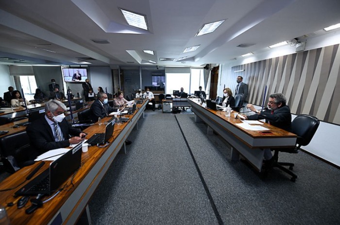 Projeto dispensa usuários de prótese ou marca-passo de detector de metais