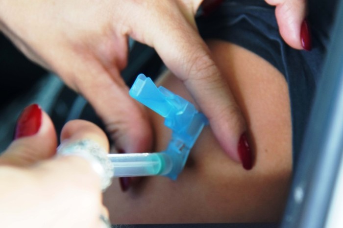 Mais de meio milhão de vacinas contra a gripe já foram aplicadas no Paraná