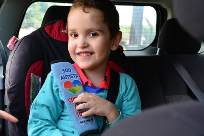 Saúde vai disponibilizar protetores de cinto de segurança para autistas