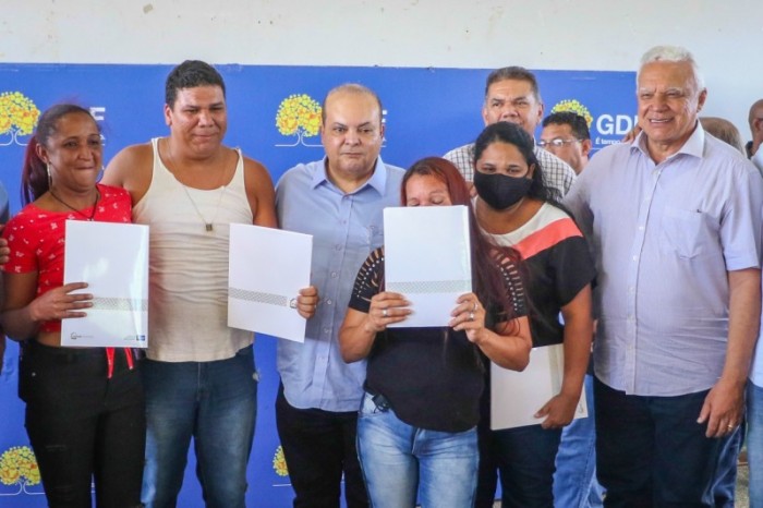 Lotes para moradores do Morro do Sabão e novo campo na QN 421 em Samambaia