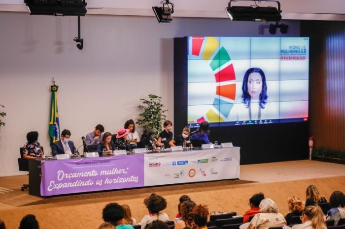 Deputadas e senadoras questionam despesas do Orçamento com mulheres e pedem controle social