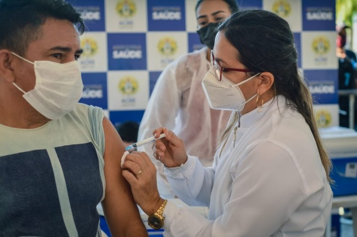 Em parceria com o TRE, governo disponibiliza vacinação contra a covid-19, influenza e tríplice viral no Sesc Bosque
