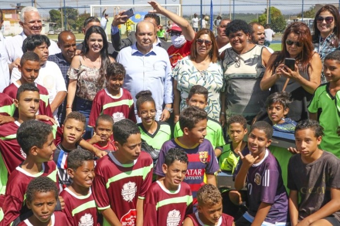 Campo sintético é entregue reformado a moradores de Samambaia