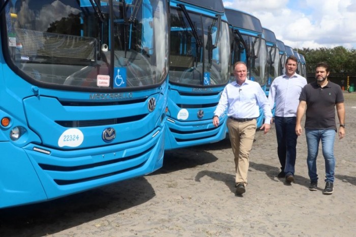 Governo entrega mais 36 ônibus novos para renovação e ampliação do Sistema Transcol
