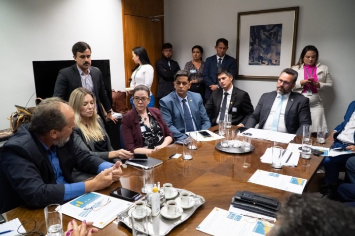 Estado debate valor de tarifas aéreas junto à bancada federal e companhias Latam e Gol