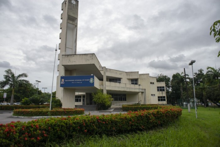 Uece divulga edital para vestibular especial de cursos de graduação a distância