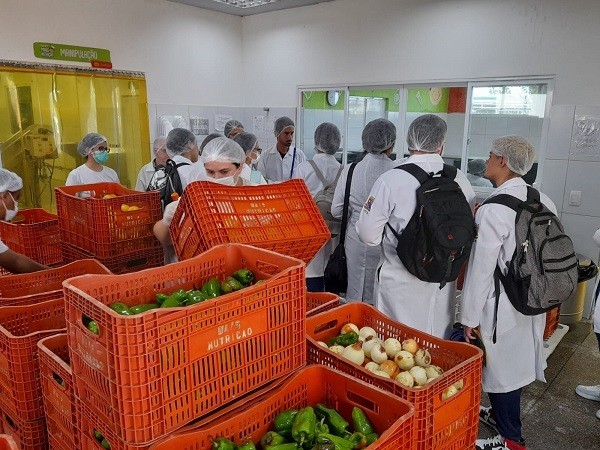 Alunos do curso de Nutrição da Uece visitam a Ceasa-CE e o Mais Nutrição