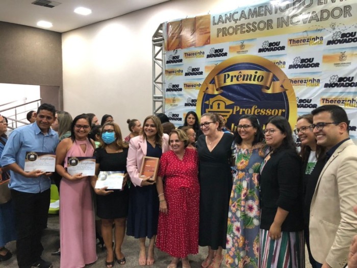 Professora da rede estadual recebe prêmio ‘Professor Inovador 2021’ com projeto autoral