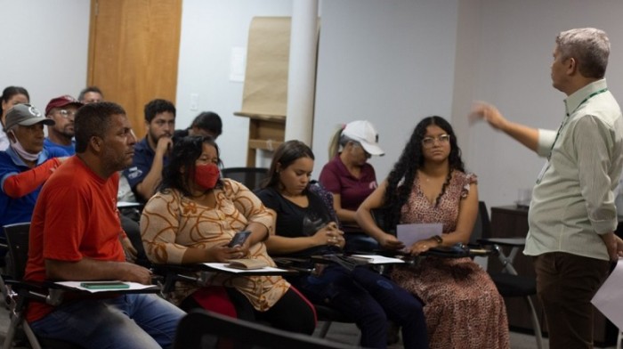 Cooperativas assinam novo contrato para coleta seletiva no DF