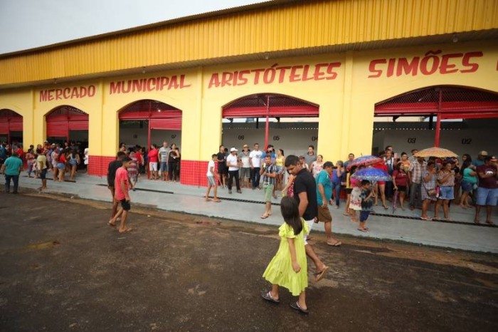 Estado inaugura mercado municipal, praça e viabiliza pavimentação de vias em Garrafão do Norte